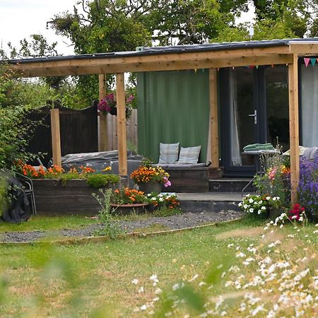 Sweet Pea Cabin Badsey エクステリア 写真